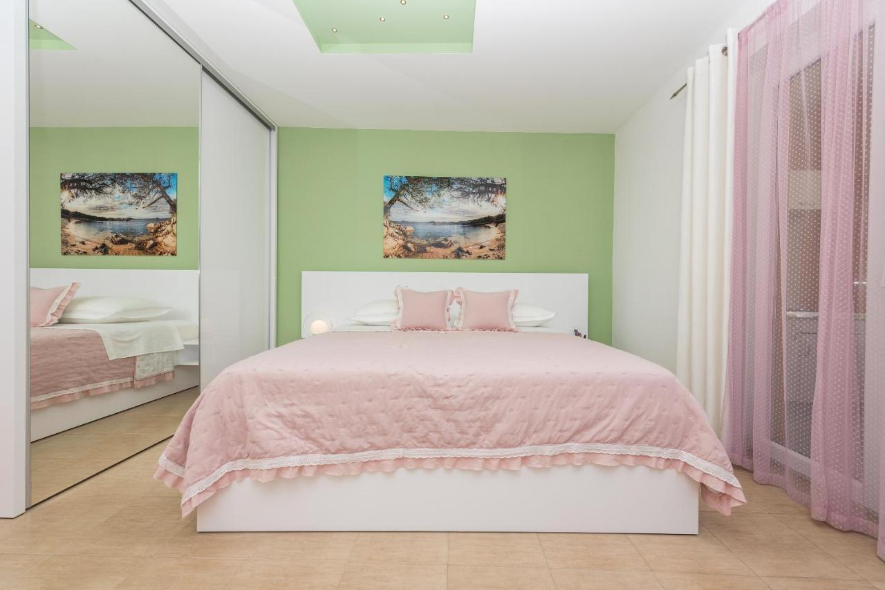 Apartments Villa Vujcic Makarska Bagian luar foto