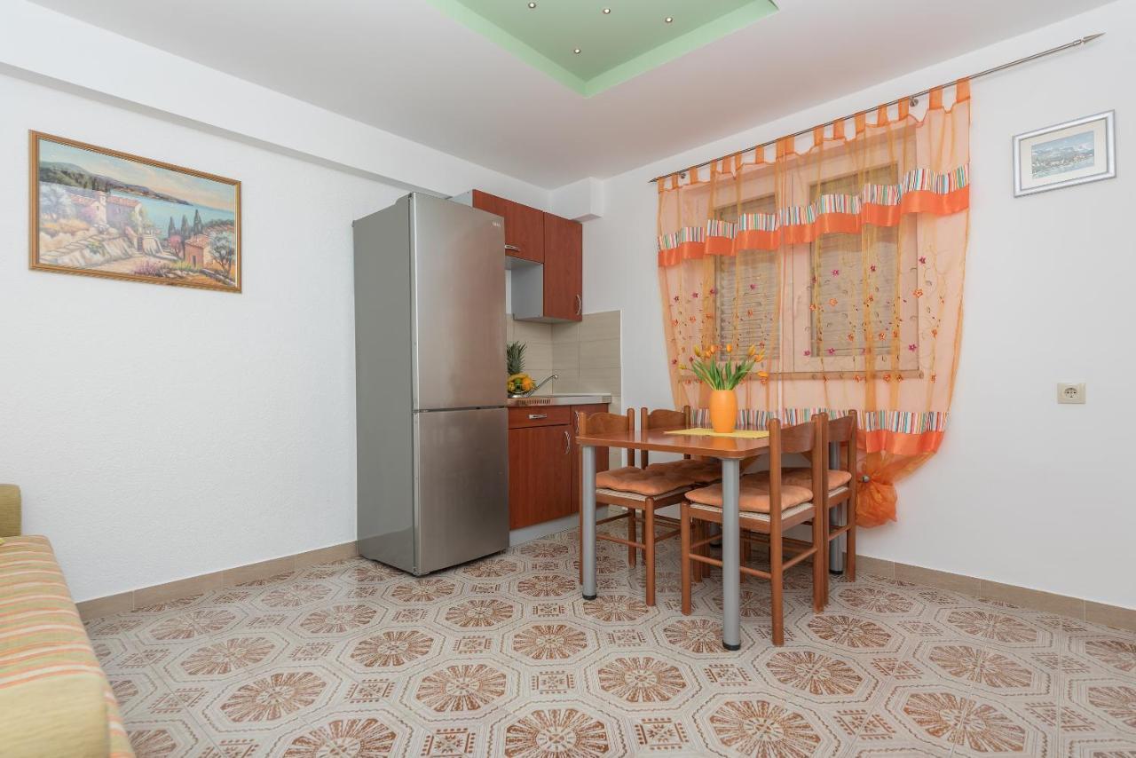 Apartments Villa Vujcic Makarska Bagian luar foto