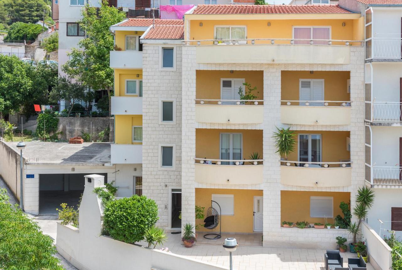 Apartments Villa Vujcic Makarska Bagian luar foto