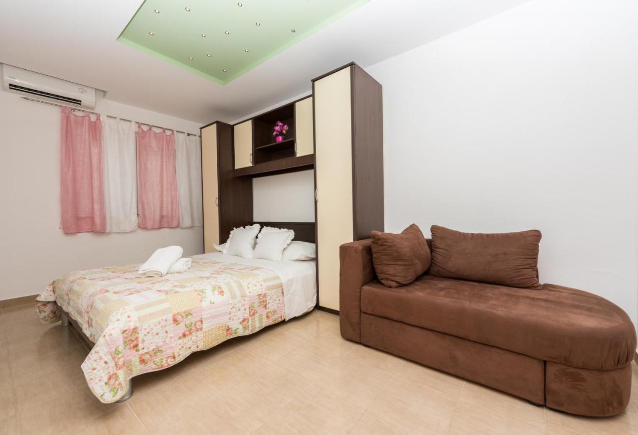 Apartments Villa Vujcic Makarska Bagian luar foto