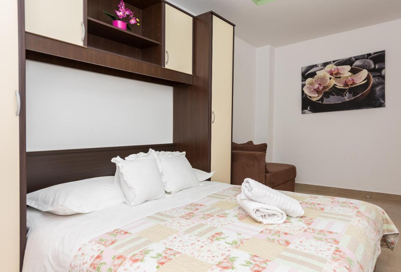 Apartments Villa Vujcic Makarska Bagian luar foto