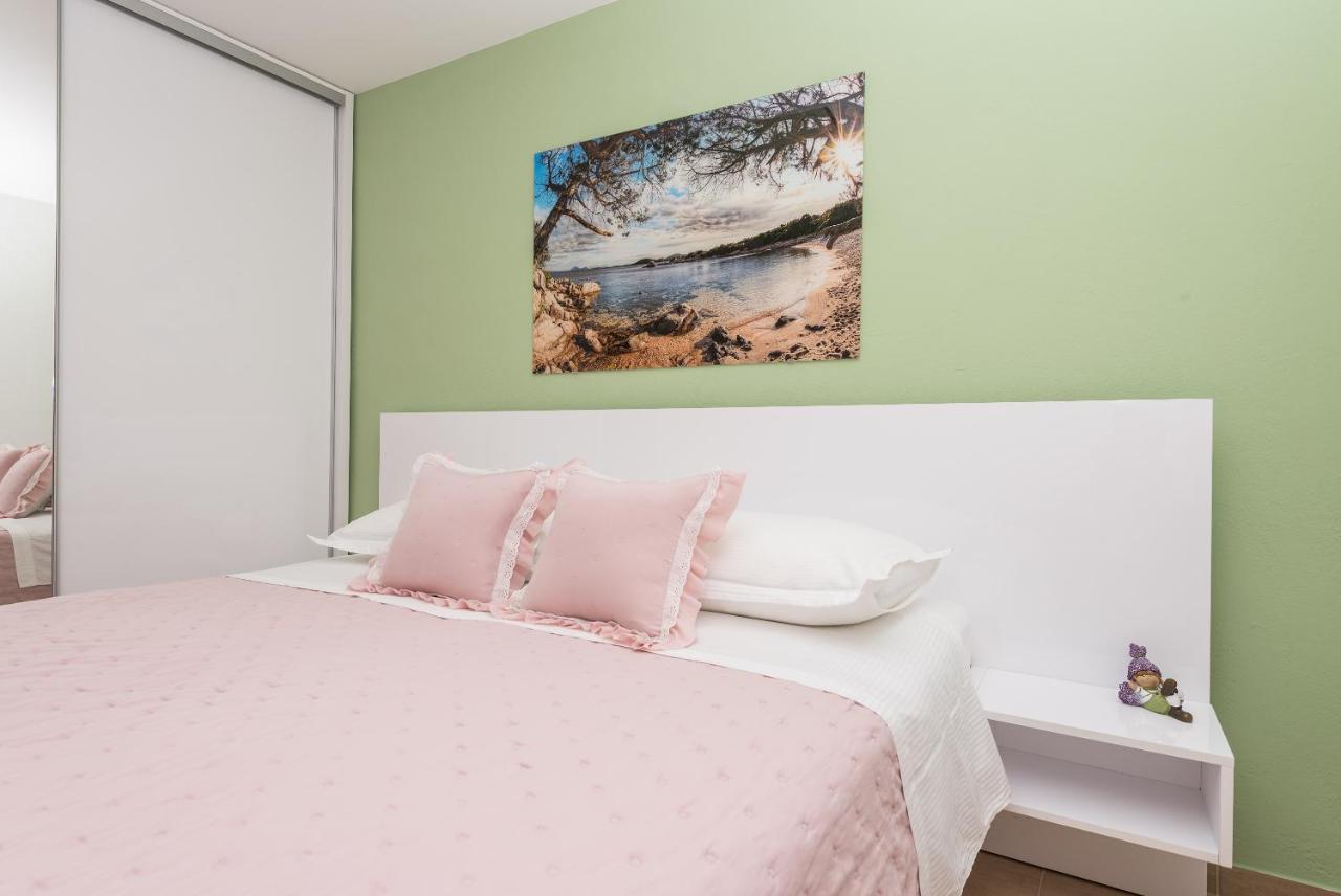 Apartments Villa Vujcic Makarska Bagian luar foto