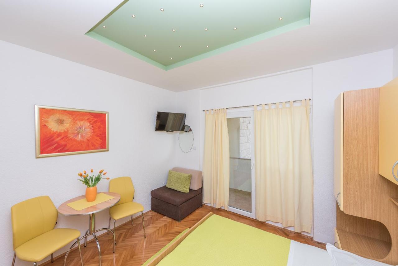 Apartments Villa Vujcic Makarska Bagian luar foto
