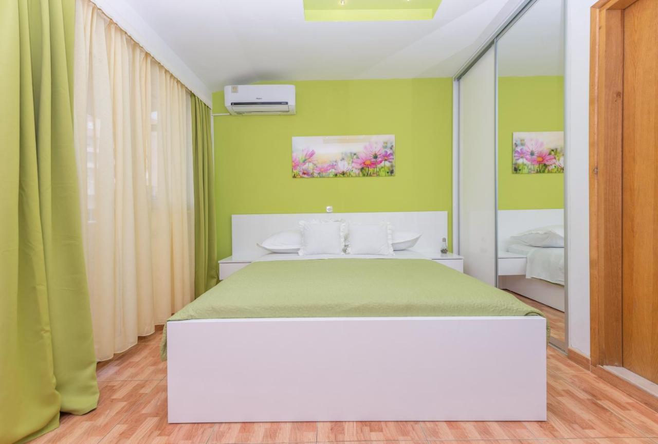 Apartments Villa Vujcic Makarska Bagian luar foto