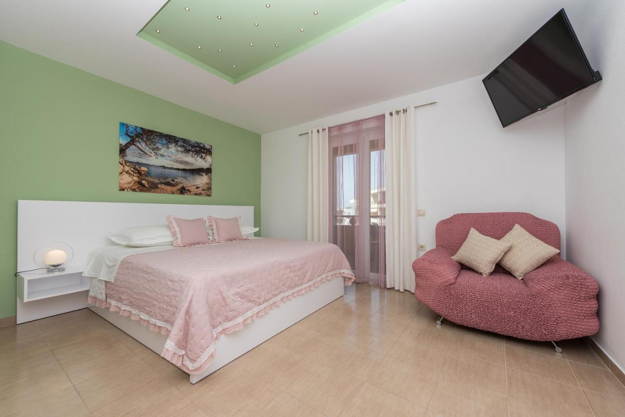 Apartments Villa Vujcic Makarska Bagian luar foto