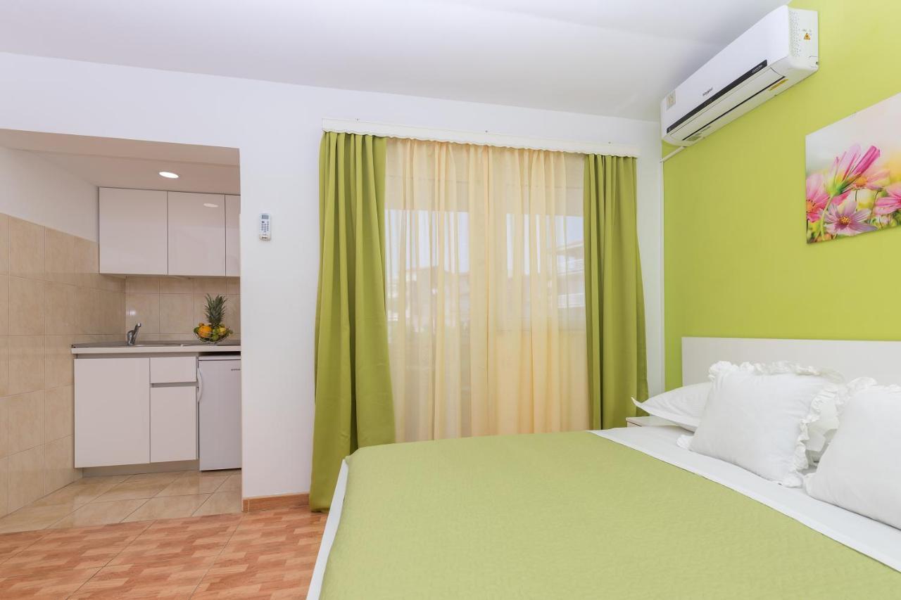 Apartments Villa Vujcic Makarska Bagian luar foto