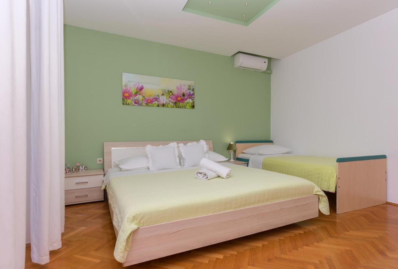 Apartments Villa Vujcic Makarska Bagian luar foto