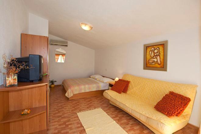Apartments Villa Vujcic Makarska Bagian luar foto