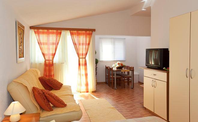 Apartments Villa Vujcic Makarska Bagian luar foto